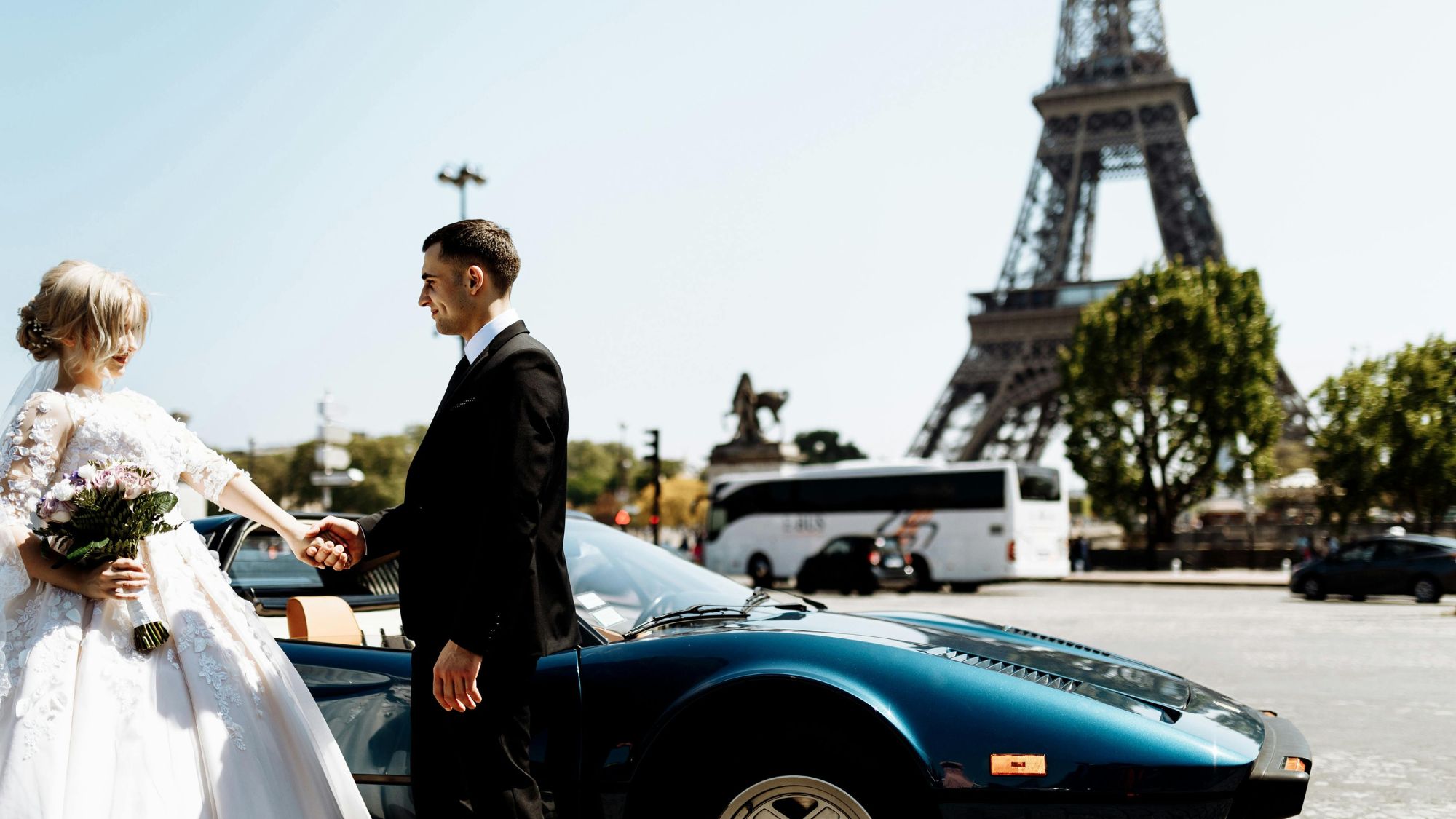 10 Ideas for a Vintage Style Luxury Car Wedding Photoshoot