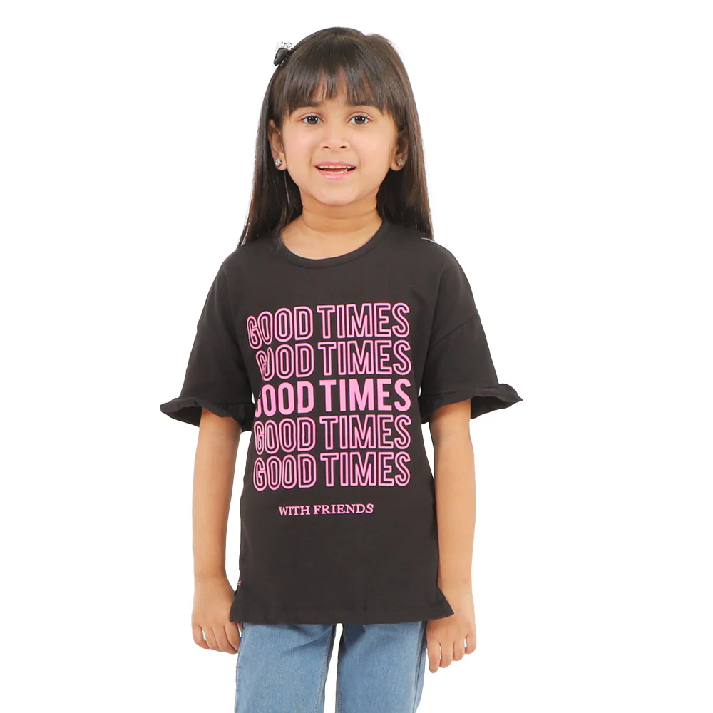Online vs. In-Store: What’s Better for Buying Girls T-Shirts?