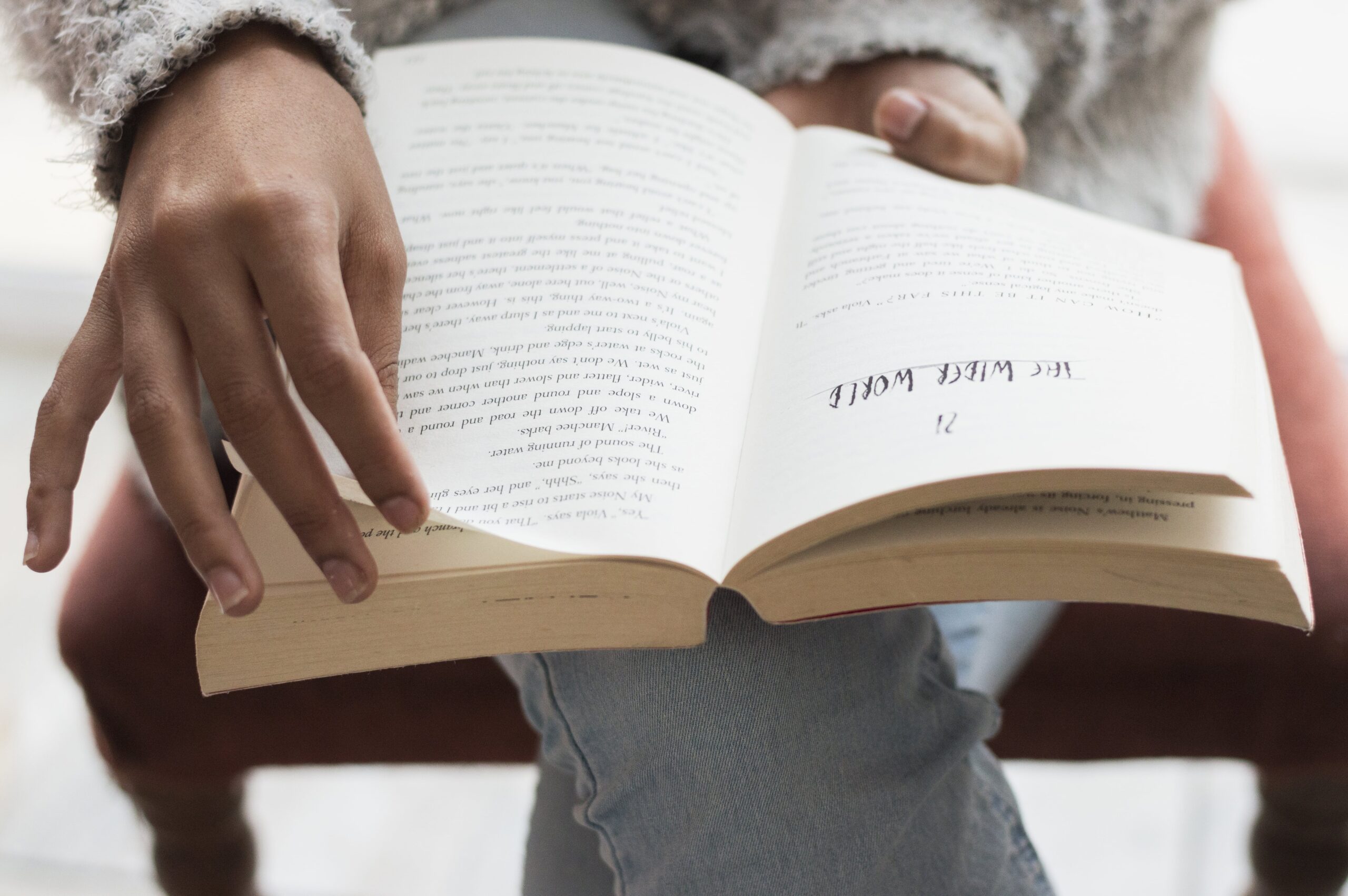What Are the Benefits of Using Ghostwriting Services?
