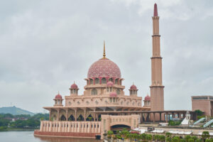 Culinary Delights: Dining Near Muscat’s Water Attractions