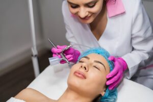 How Microneedling in Toronto Improves Skin Naturally